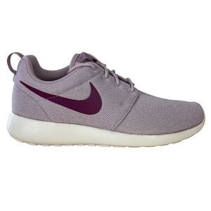 NEW Nike Roshe One Women's 7.5 (EUR 38.5) Plum Berry Lightweight Comfort Sneaker